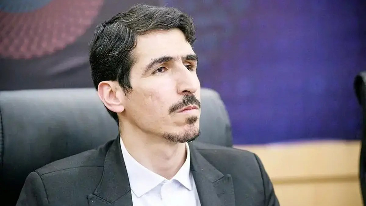 عضو کمیسیون انرژی مجلس: برای جلوگیری از قاچاق نمی‌توان قیمت بنزین را ۳۰ هزار تومان کرد/ نقدینگی کشور 12 هزار همت است